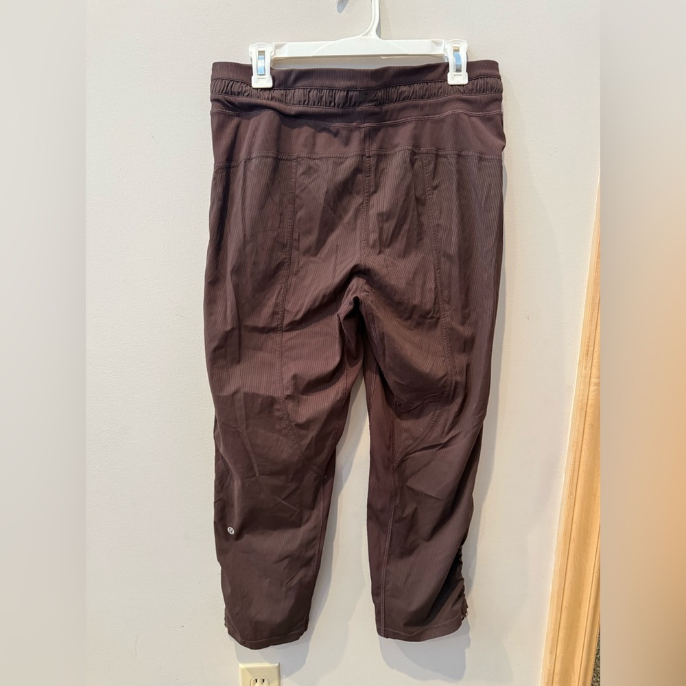 Lululemon Athletica Dance Studio Crop/Cinch-Espresso - Picture 7 of 8